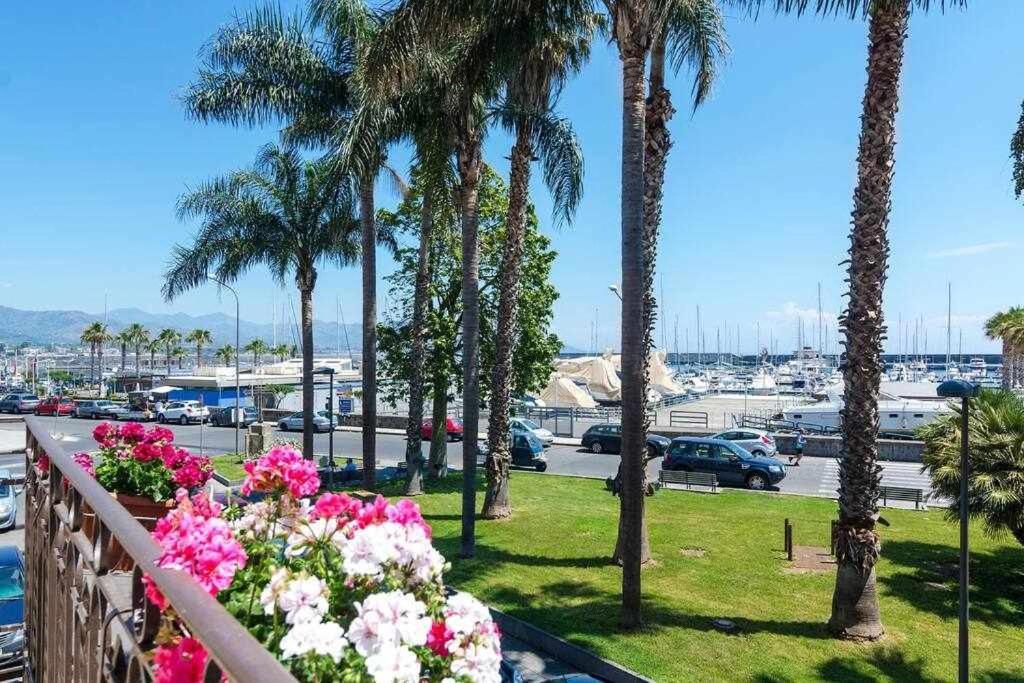Casa Delle Zammare Fronte Mare Centro Storico Villa Riposto ภายนอก รูปภาพ
