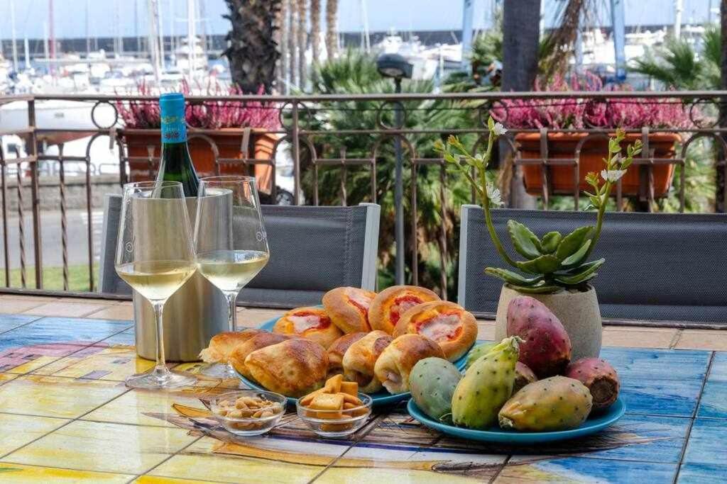 Casa Delle Zammare Fronte Mare Centro Storico Villa Riposto ภายนอก รูปภาพ